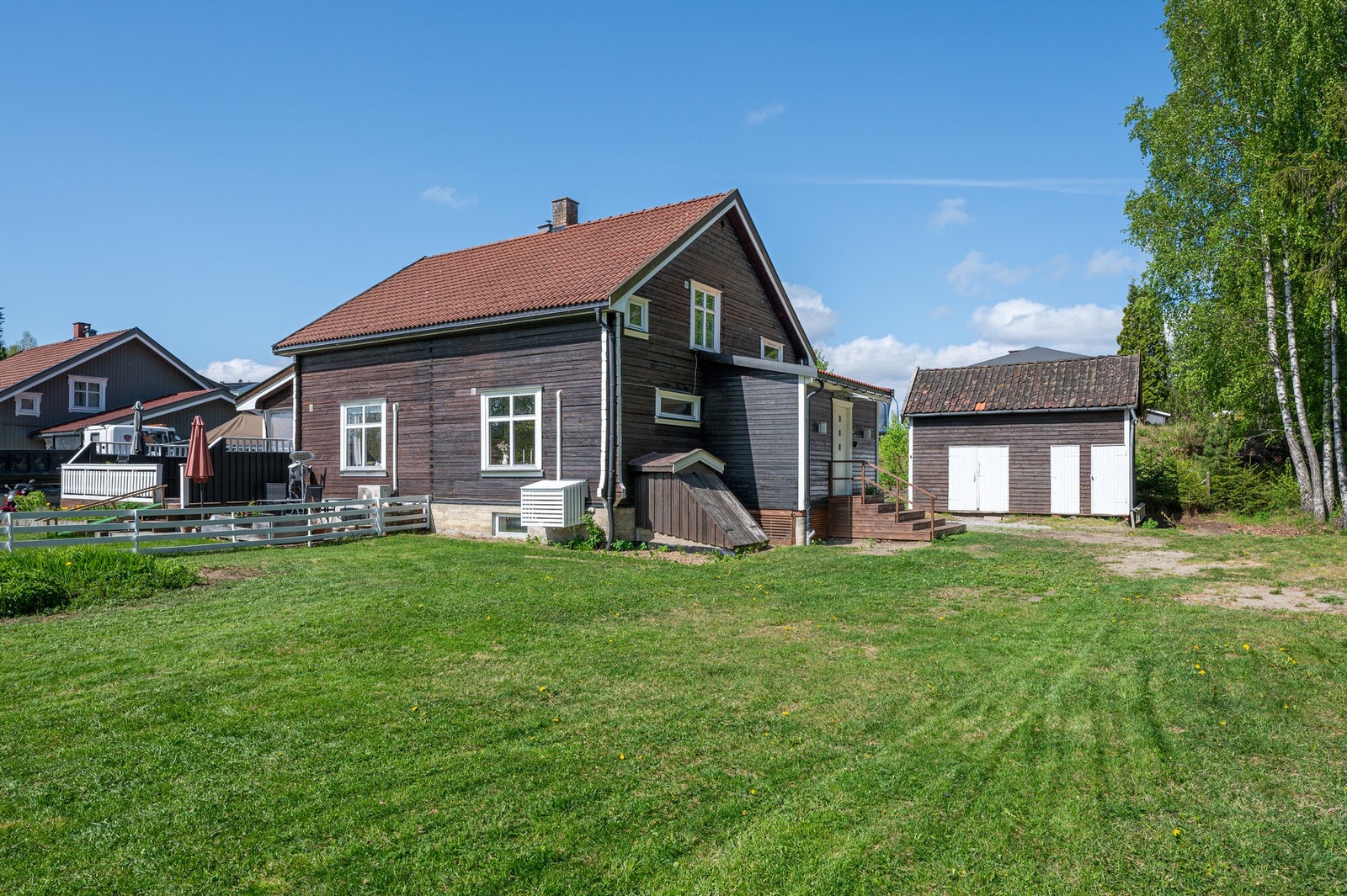 Velkommen til idylliske Samsmoveien 26B presentert av Ellen Maxine Onsum Eiendomsmegler MNEF/Partners/DL Galleribilde