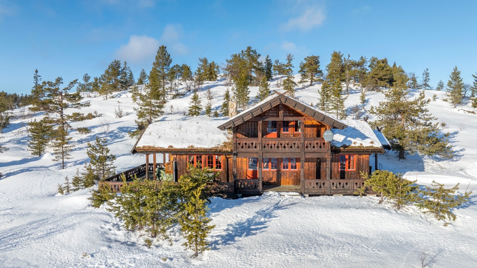 PRIVATmegleren Park ved Lars Jakob Aarak har gleden av å få presentere denne flotte hytta med idyllisk beliggenhet på Sylvtjønn i Nissedal kommune. Galleribilde