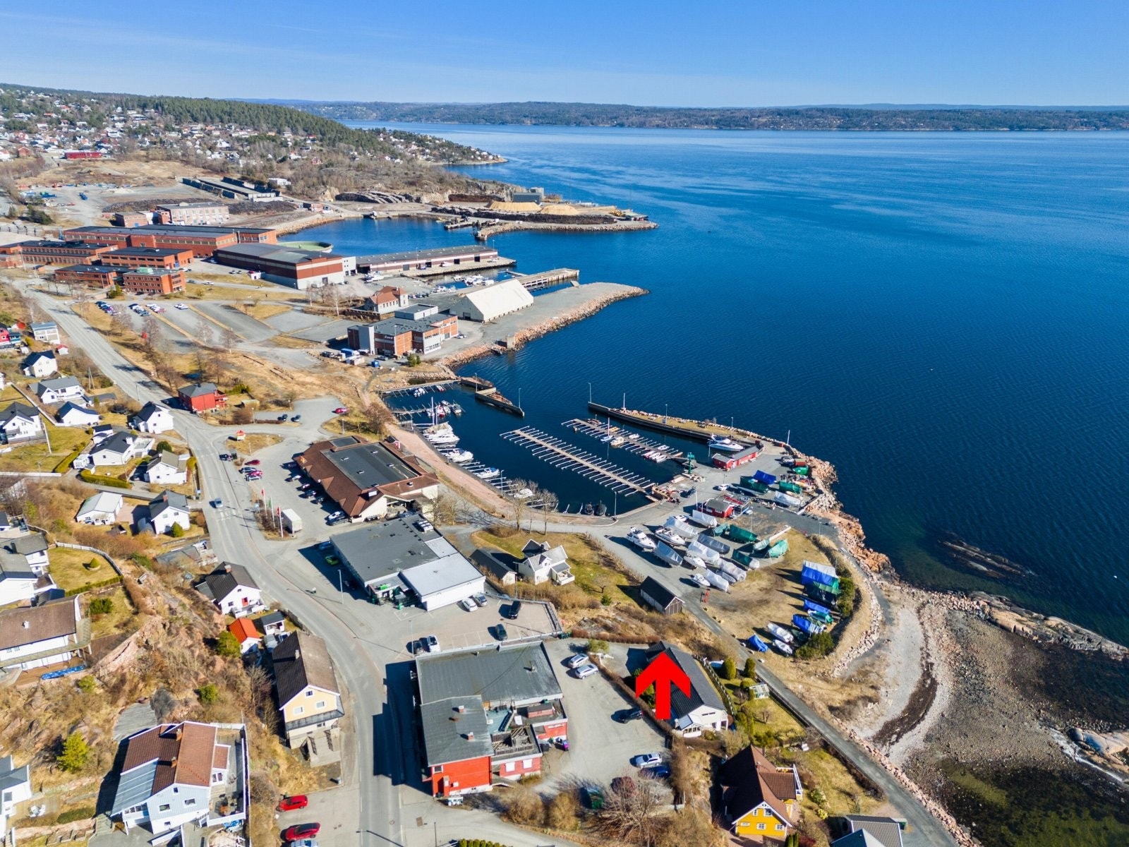 Beliggende inntil båthavna på Tofte Galleribilde