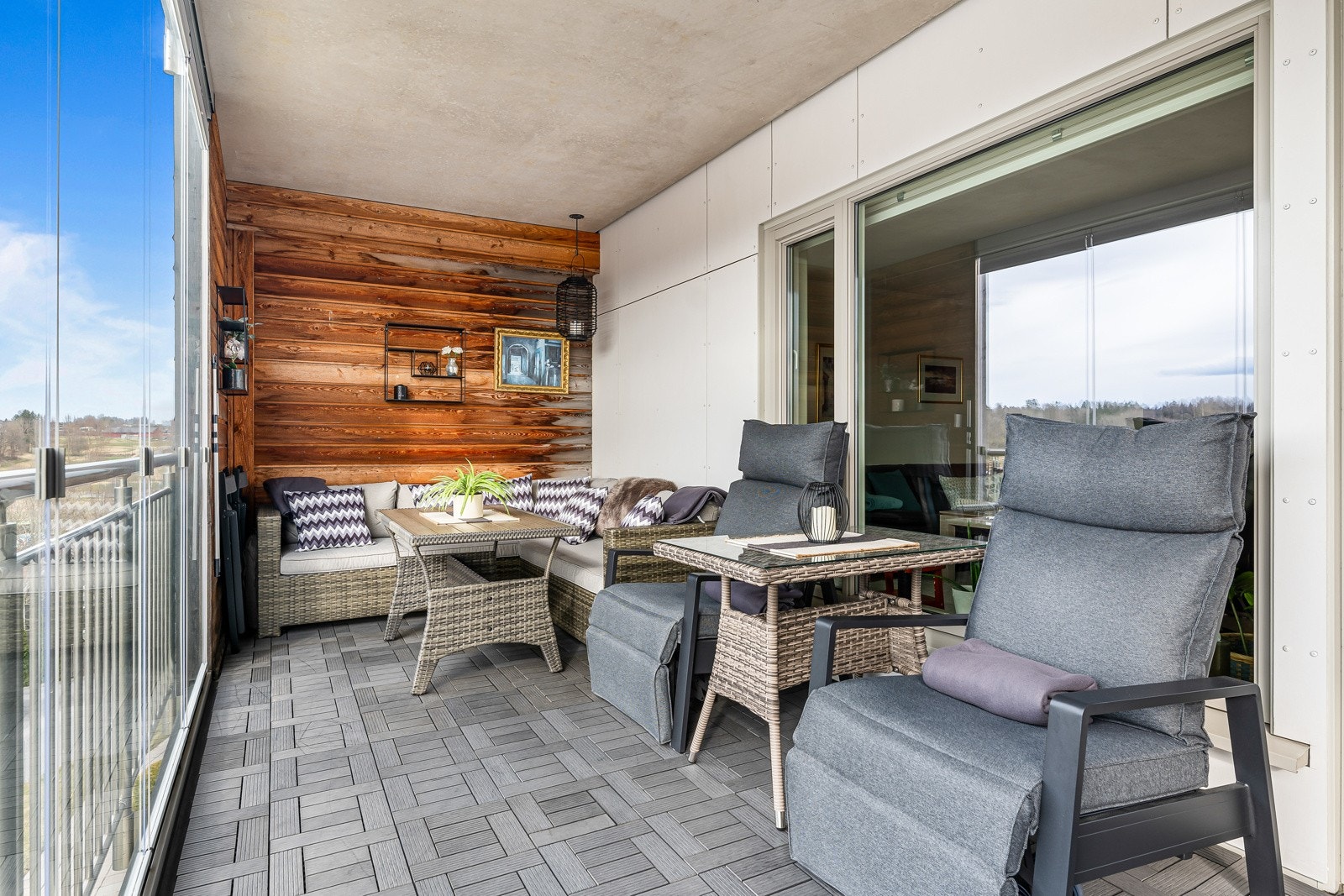 Her er det gode soner for loungemøbler og annet møblement. Galleribilde