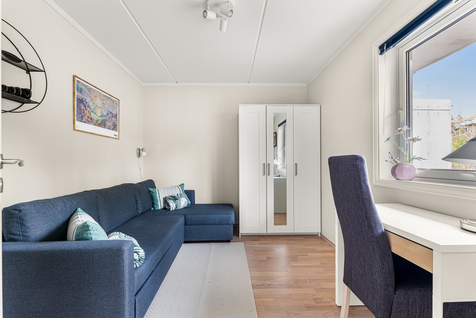 Soverom nr 2 har også god plass til seng og annet møblement som vist på bildet. Galleribilde