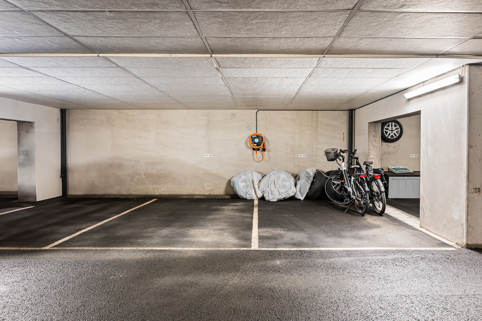 Leiligheten disponerer 2 garasjeplasser m/el-bil lading. Galleribilde