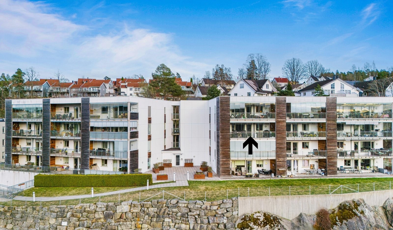 Balkongen er på cirka 19 kvm. og kan både være åpen og lukket. Galleribilde