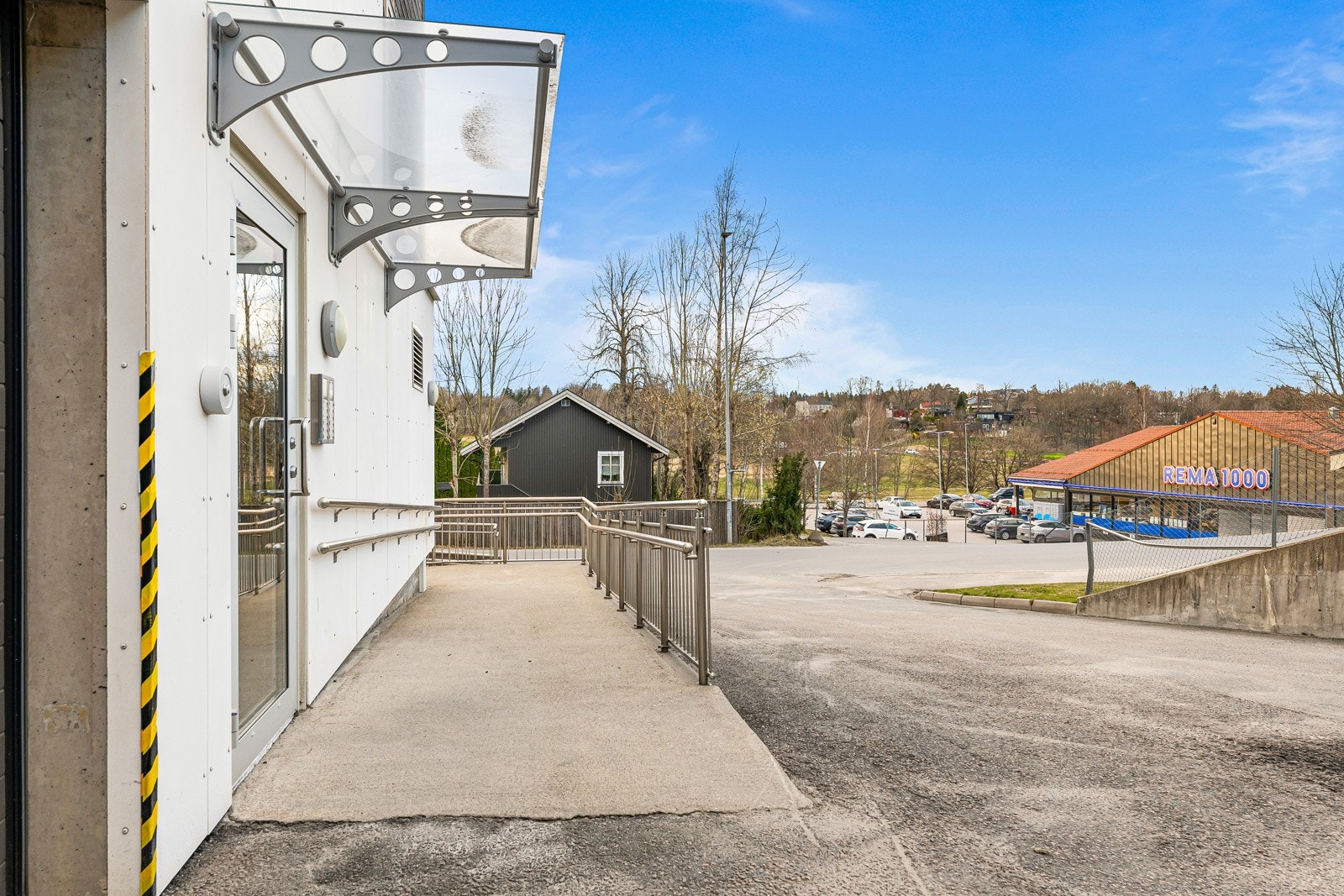 Tøffelavstand til butikken! Her kan du ta heisen ned og rusle på matbutikken på et par minutter. Galleribilde