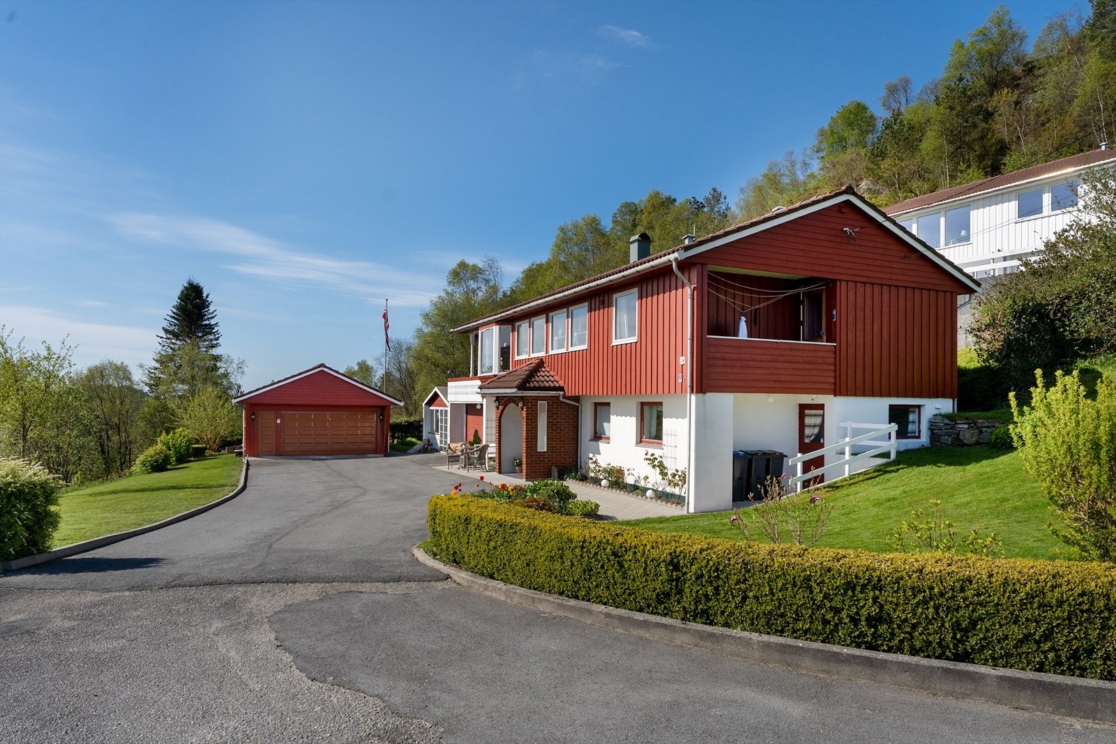 Eiendommen fremstår velholdt Galleribilde