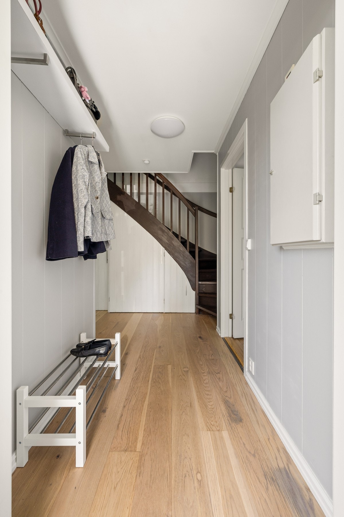 Vi snur oss og går videre. Galleribilde