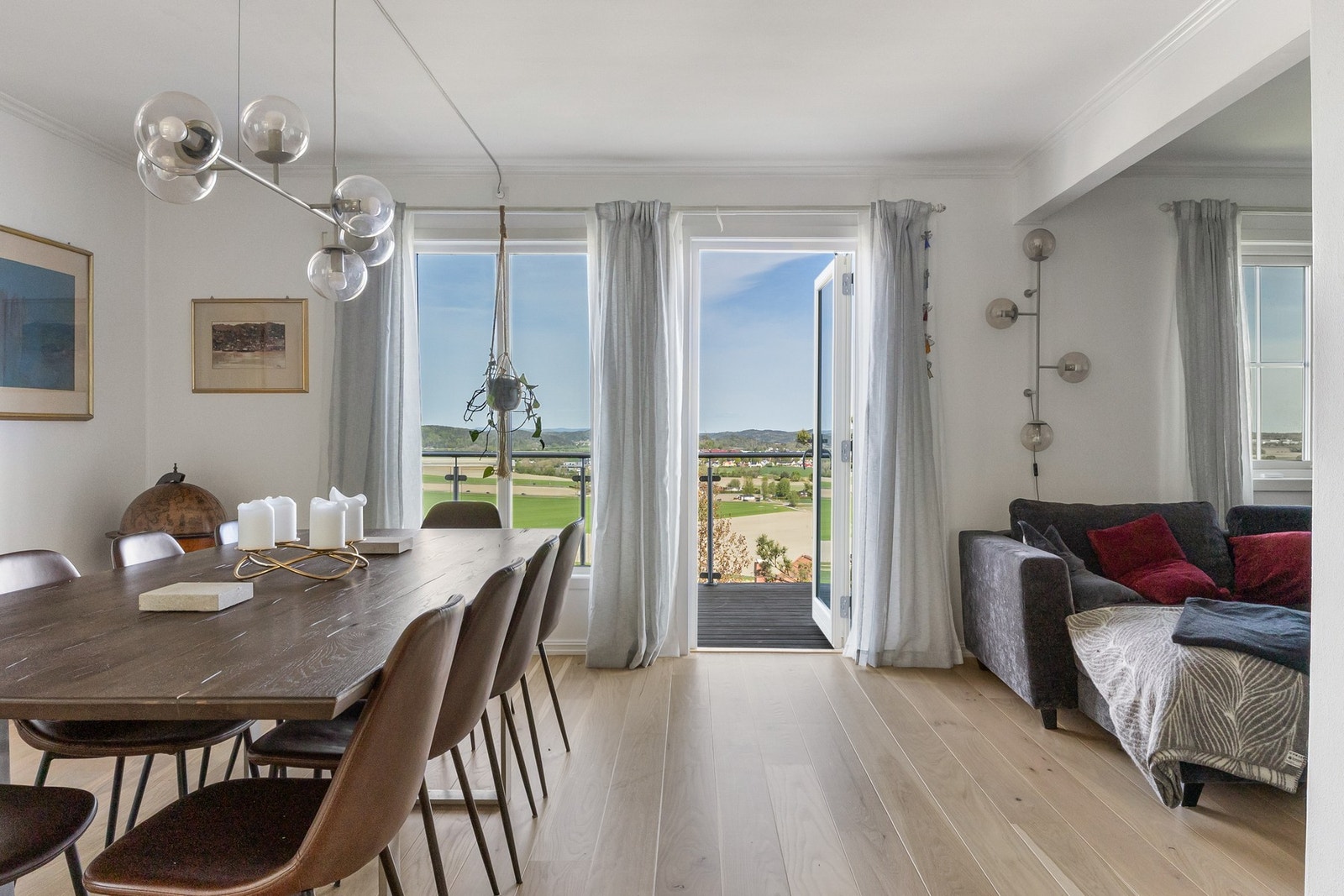 Men før vi ser på kjøkkenet tar vi en tur ut på balkongen. Galleribilde