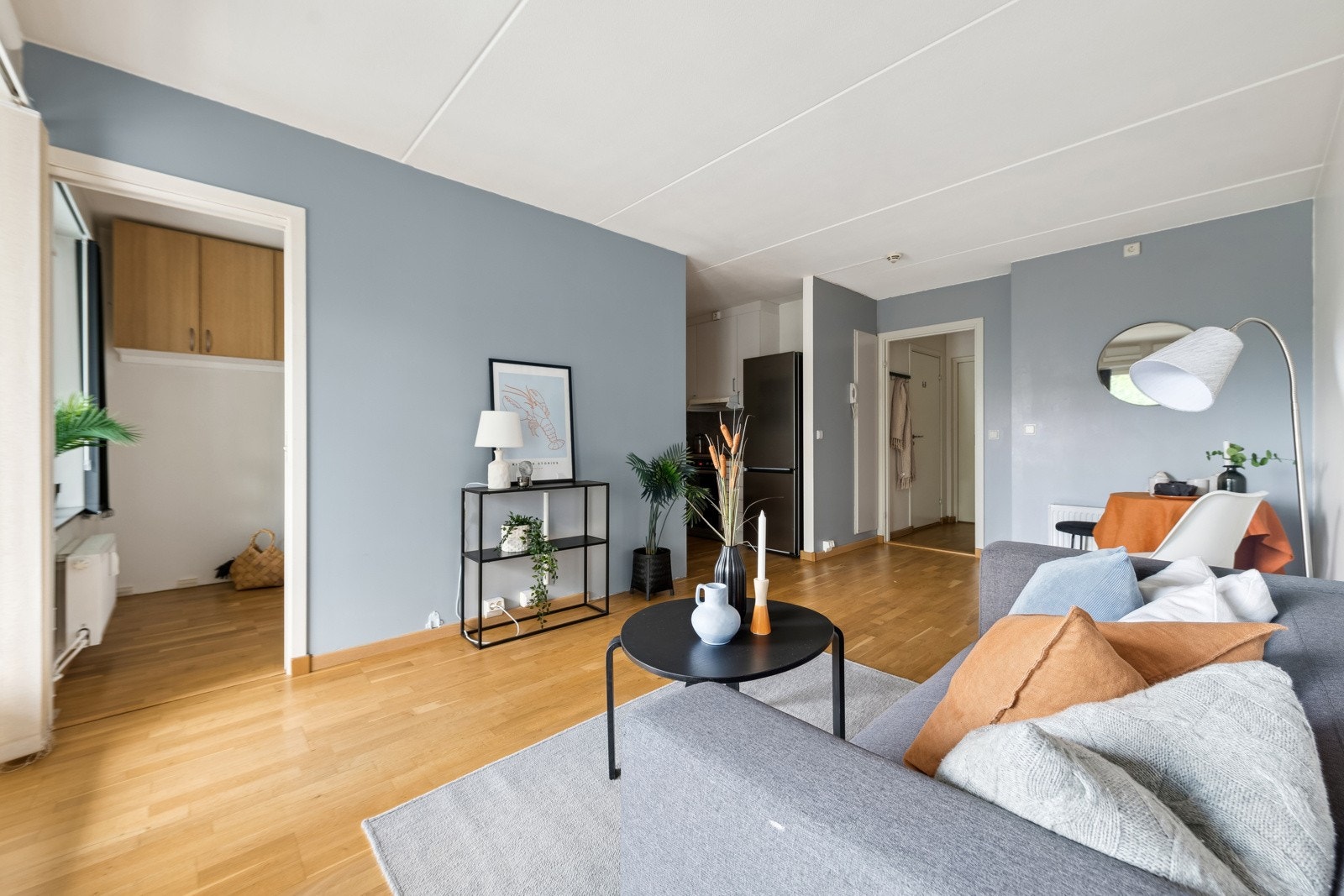 A konto avregning for Varmt vann, fyring, kabel-tv/internett (Telia) og strøm er inkl. i felleskostnadene. Galleribilde
