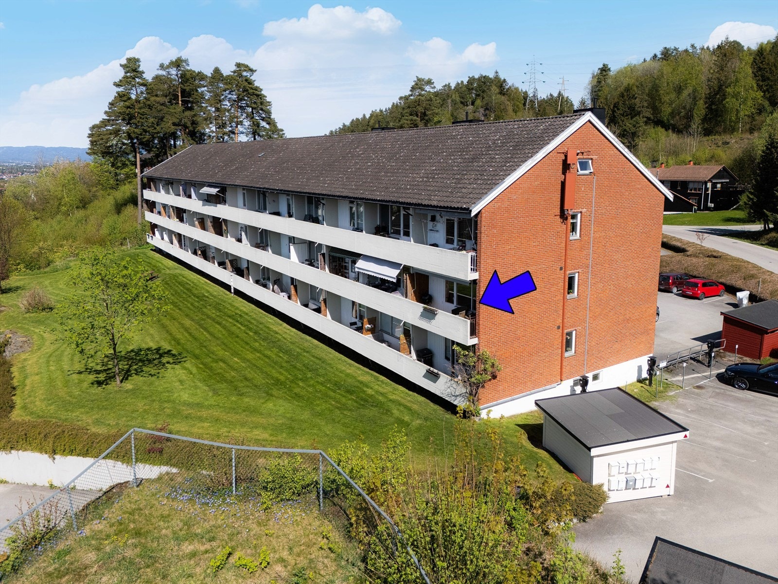 Leiligheten har en attraktiv og sentrumsnær beliggenhet på Grønli/Skrukkerødkollen i Porsgrunn i 2. etasje Galleribilde