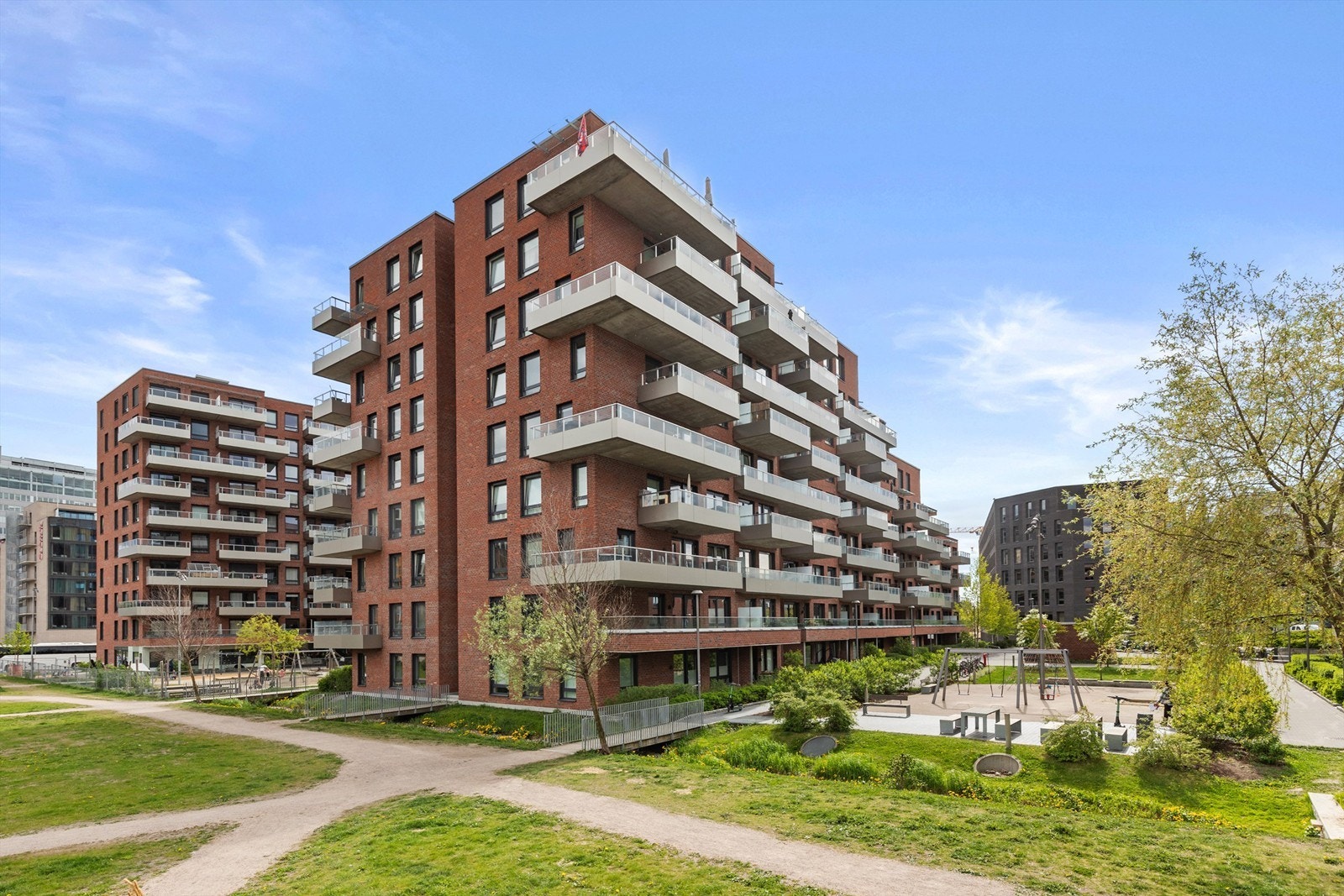 Leiligheten ligger i et hyggelig og veldrevet sameie som ble ferdigbygget i 2019. Galleribilde