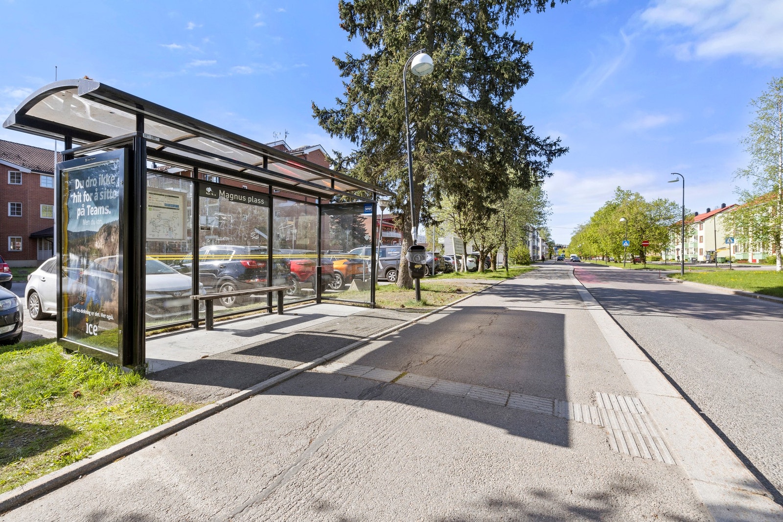 Nærmeste bussholdeplass er St. Magnus plass, som tar deg rett ned til Lillestrøm busstasjon, samt togstasjon på få minutter. Galleribilde