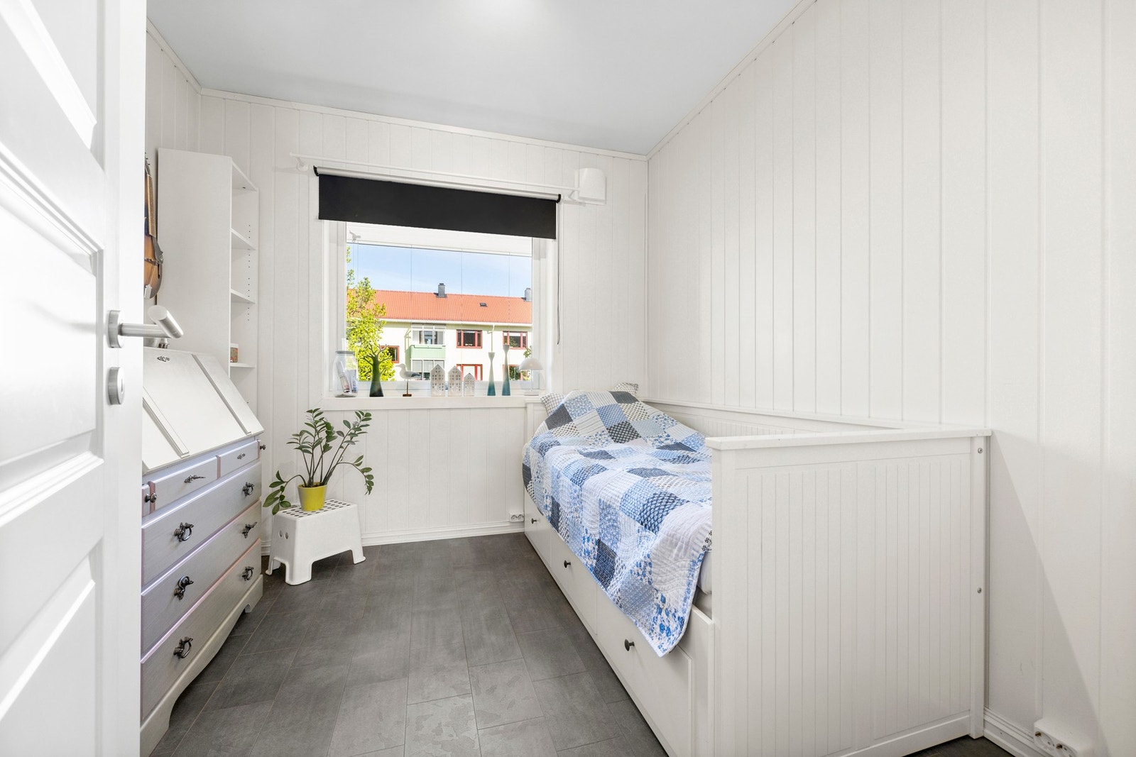Gjesterommet har også god plass til seng og garderobeløsning, og fungerer ypperlig som barnerom, gjesterom eller kontor. Galleribilde