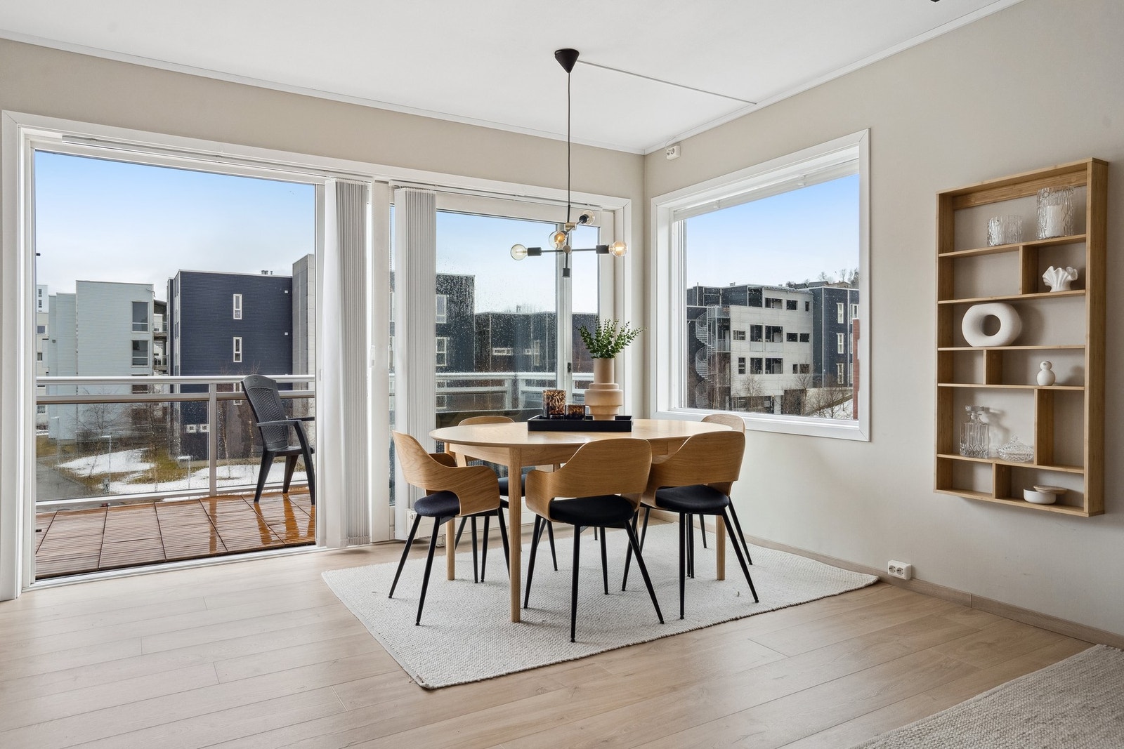 Stue/balkong. Galleribilde