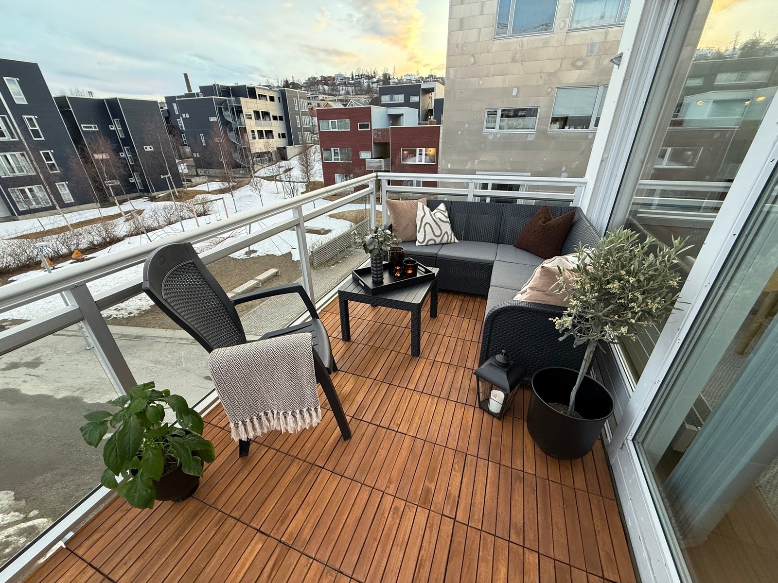 Solrik balkong mot sør. Galleribilde