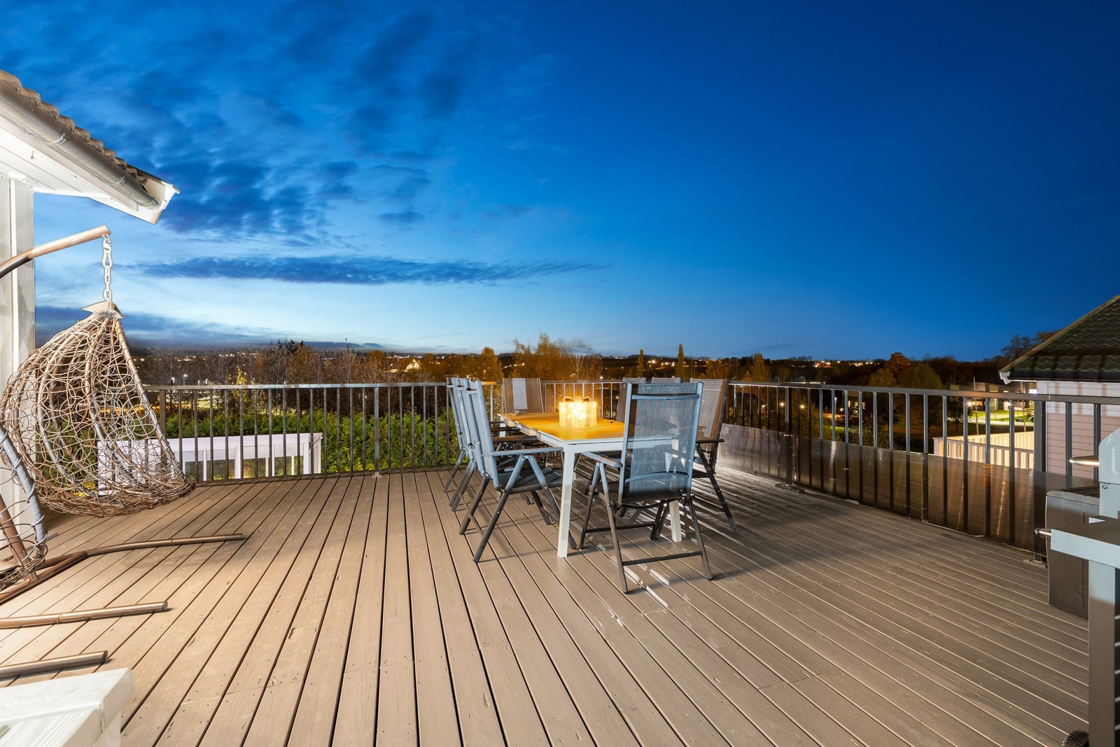 Utsikt mot Furnes og Vangsåsen. Galleribilde