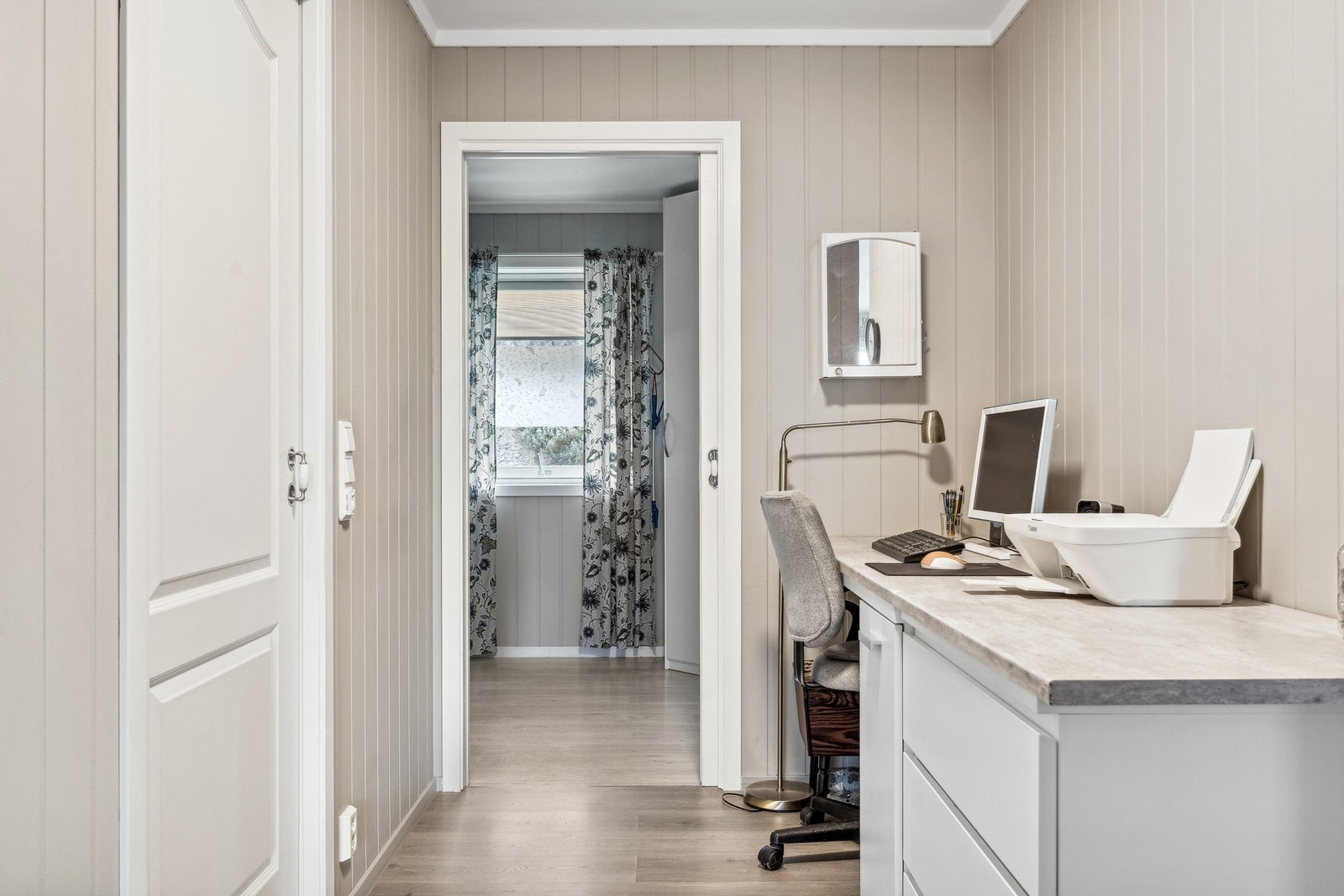 Gang hovedetasje hvor det er god plass til kontorpult/hjemmekontor. Galleribilde