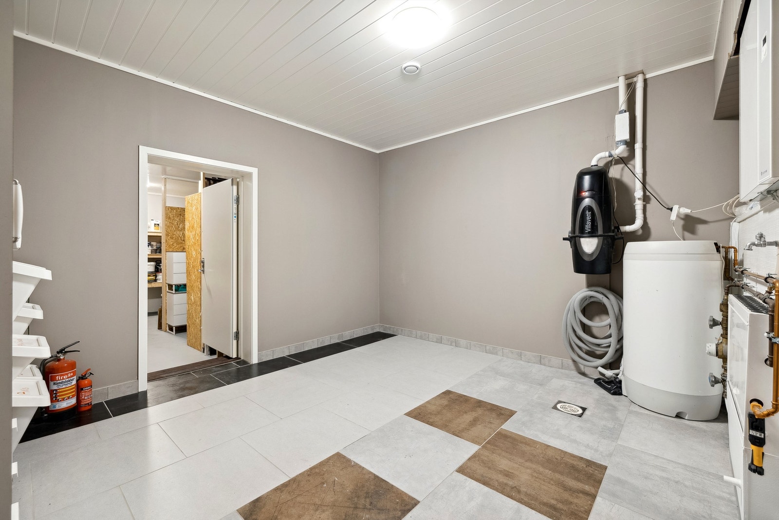 Teknisk rom med god plass for lagring eller andre ønsker. Galleribilde