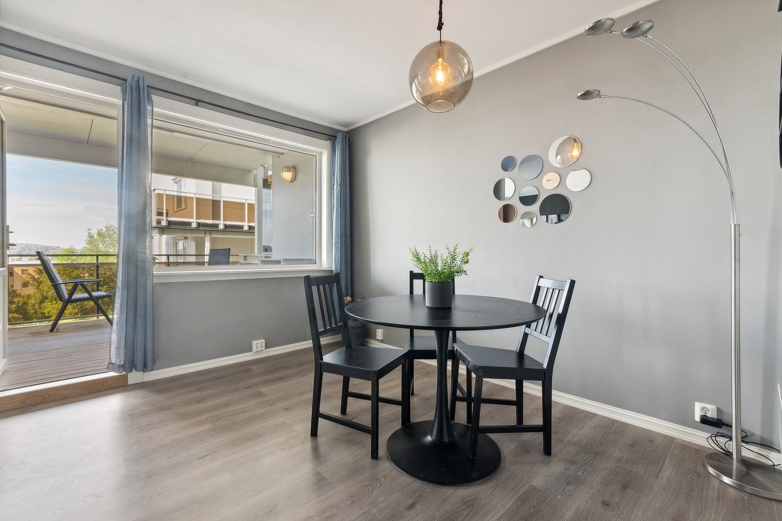 Spisestue. Galleribilde