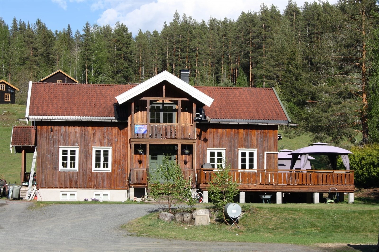 Takoverbygd inngangsparti. Galleribilde