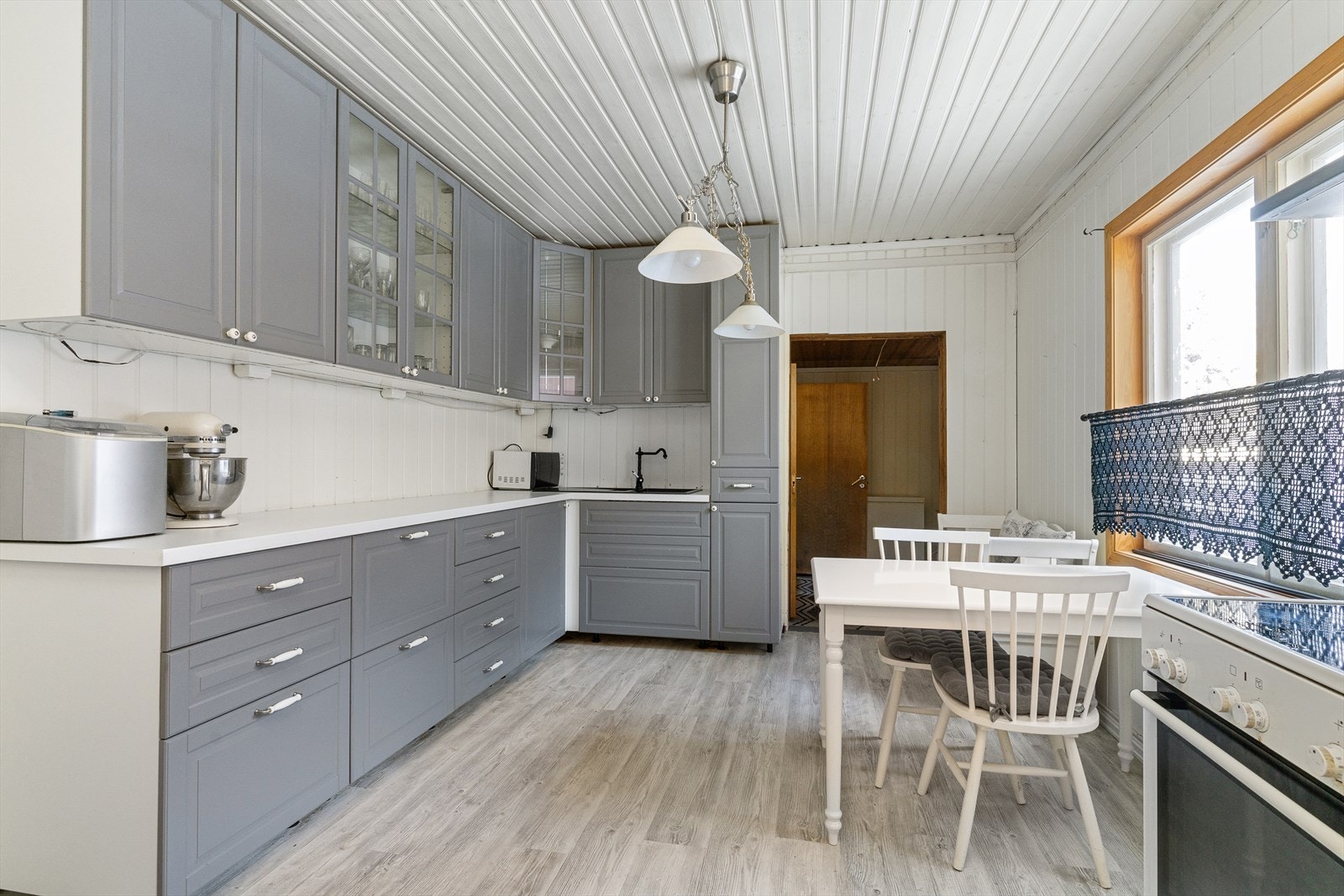 Installert nyere Ikeakjøkken. Galleribilde