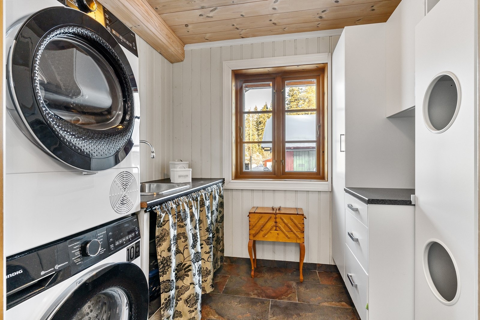 Vaskerom i 1. etasje, Galleribilde