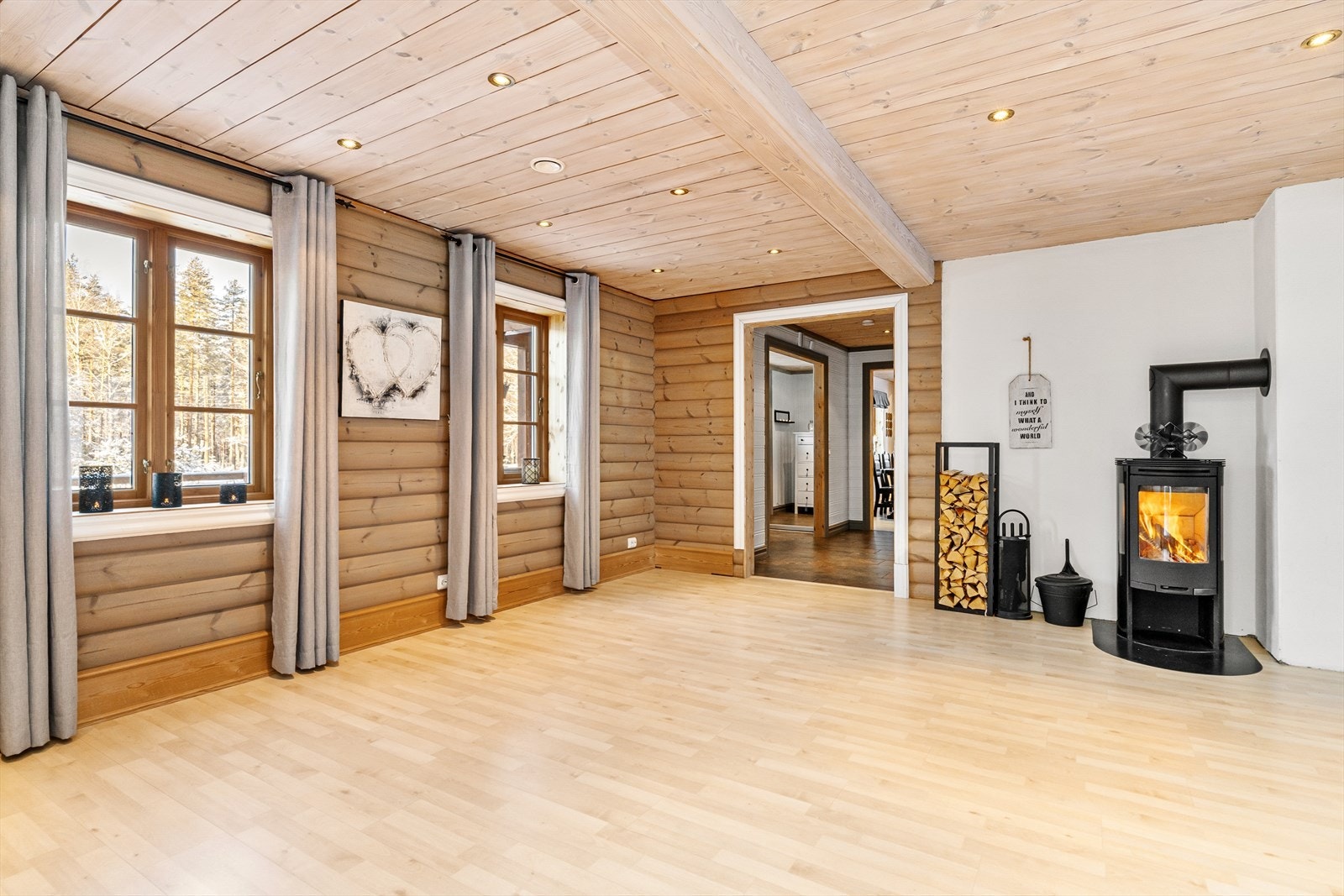 Ildsted og luft til luft varmepumpe. Galleribilde