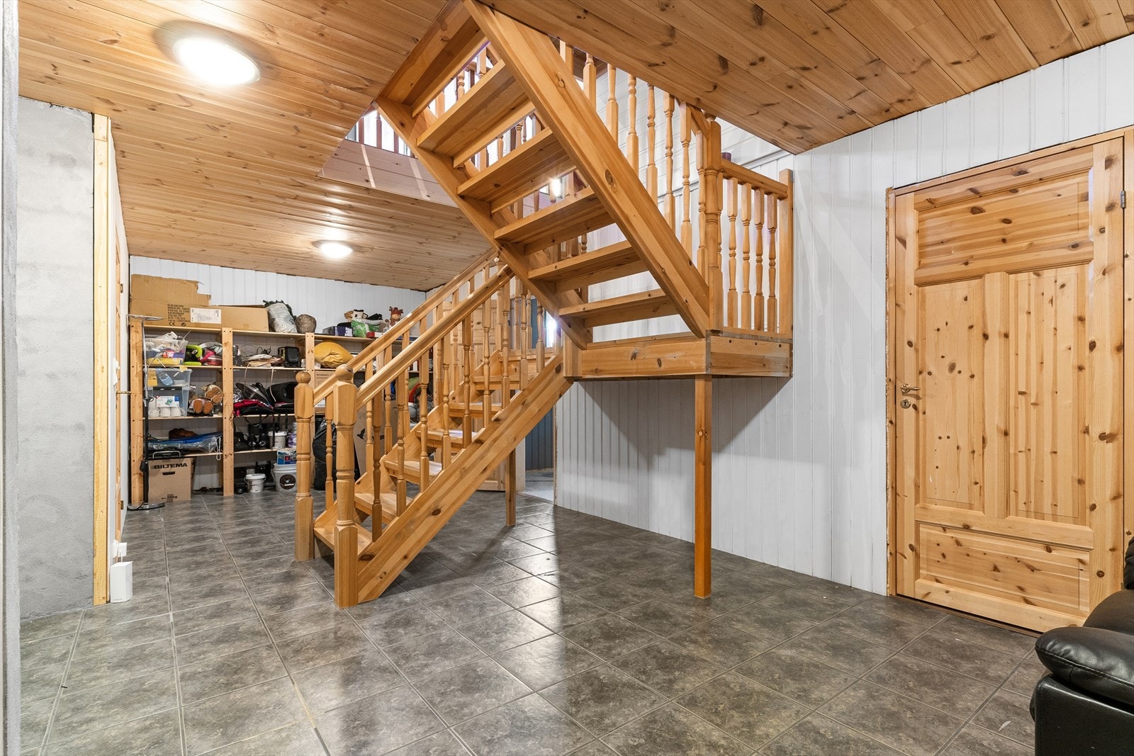 Trappegang kjeller. Galleribilde