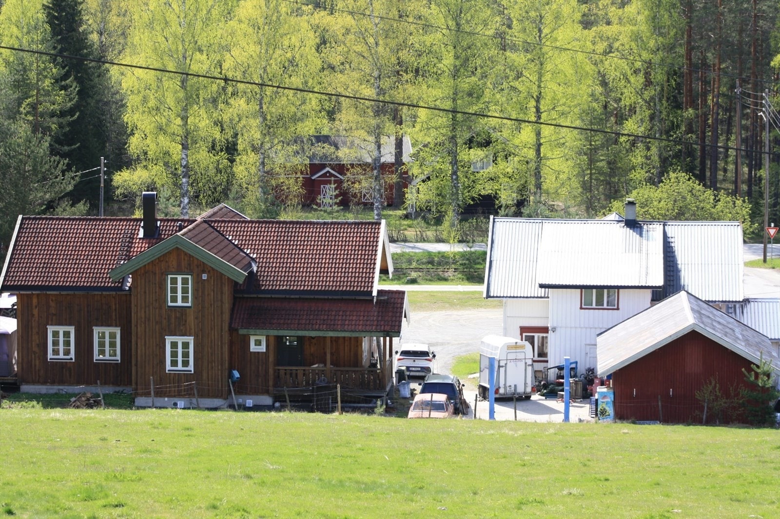 Eiendommen sett bakfra. Galleribilde