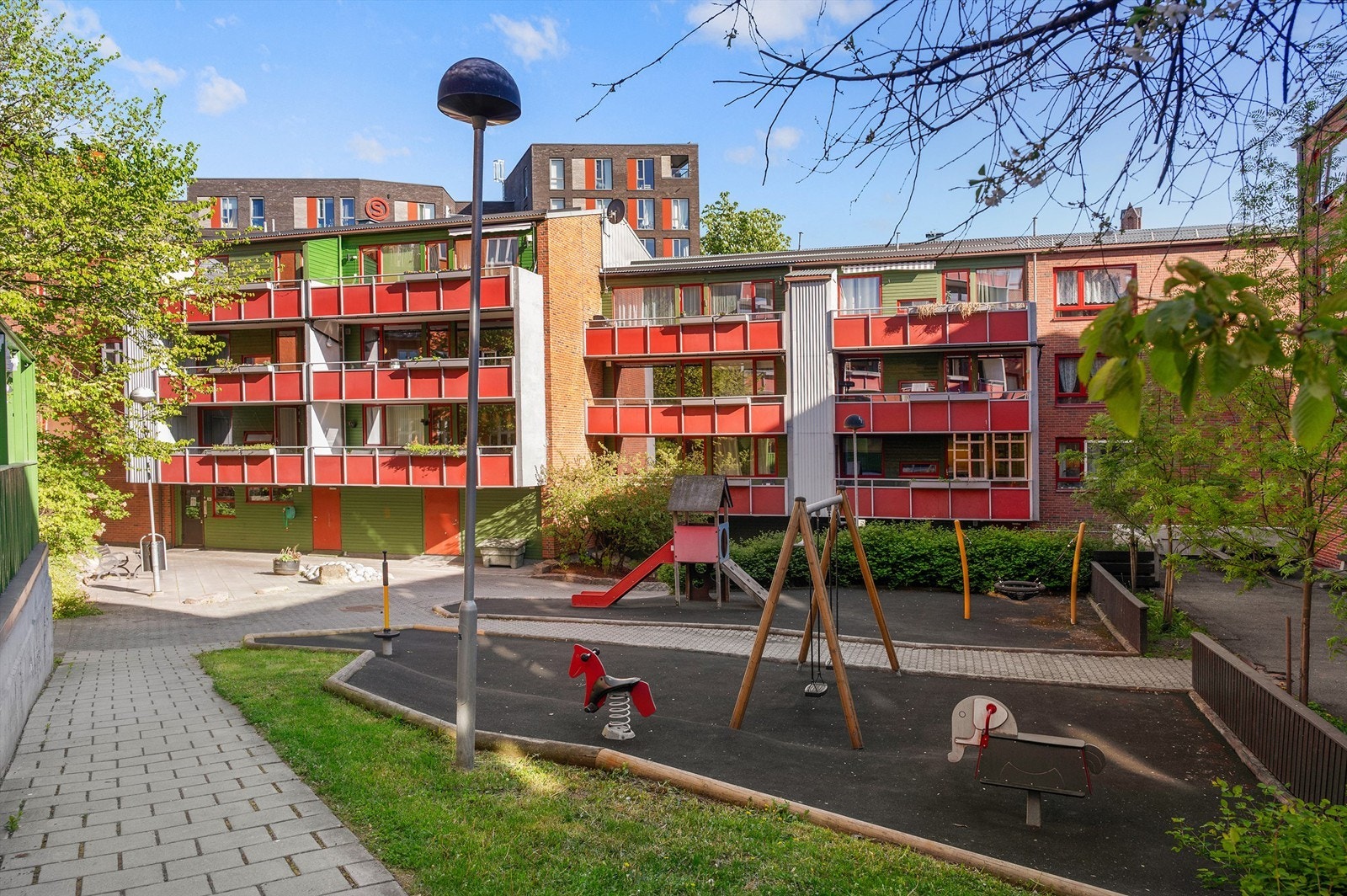 Borettslaget har en flott og felles bakgård som kan nytes av beboerne. Galleribilde