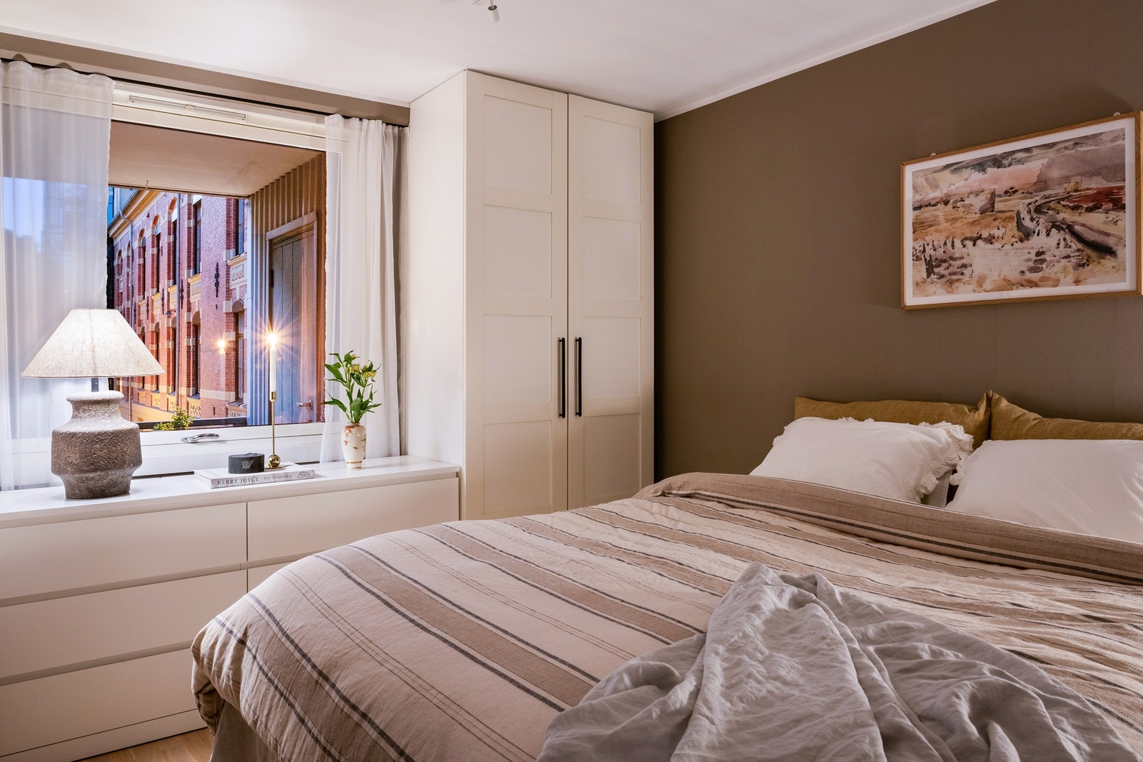 Fargene er holdt i lune og behagelige farger som inviterer til en god natt søvn. Galleribilde