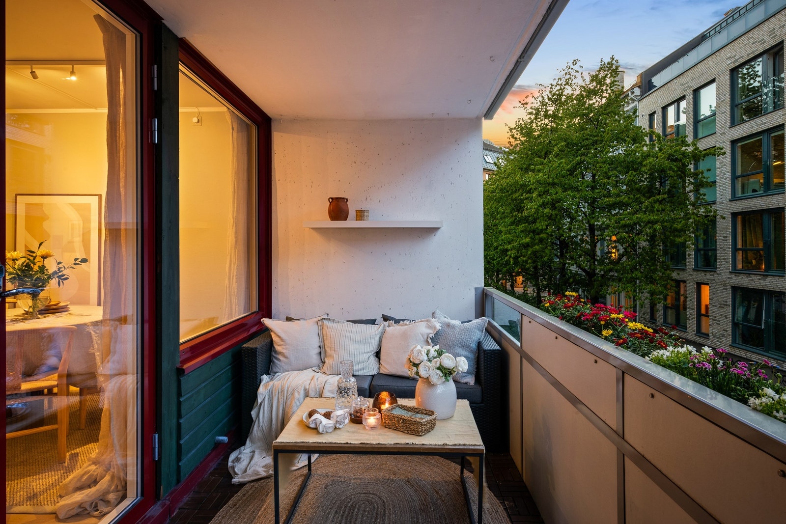 Her kan du innrede med utemøblement og skape et hyggelig uterom i rolige omgivelser som innbyr til morgenkaffe eller et glass vin på kveldene. Galleribilde