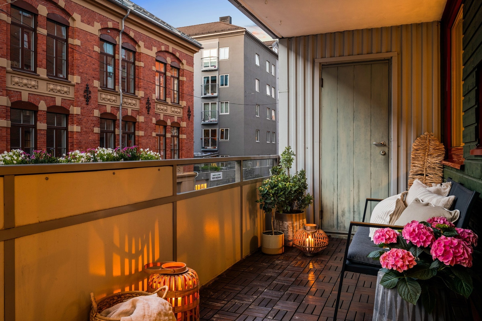 Det er tilgang til en utebod direkte fra balkongen. Boden måler 2 kvm. Galleribilde