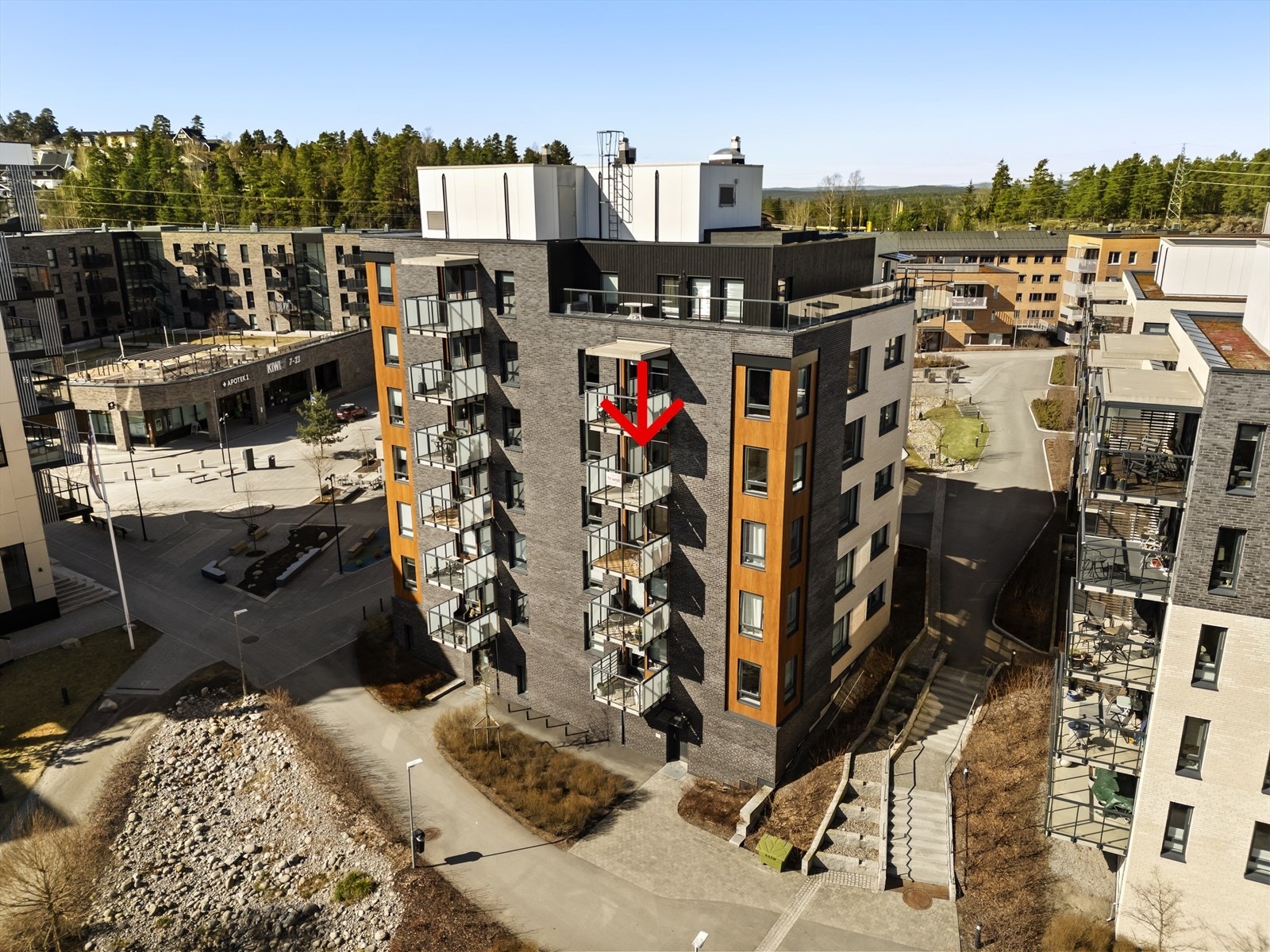 Gjennomgående leilighet med balkong både mot vest og øst Galleribilde
