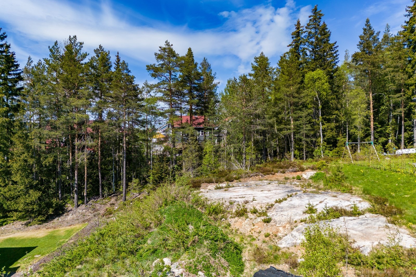 Skjermet og solrik boligtomt Galleribilde