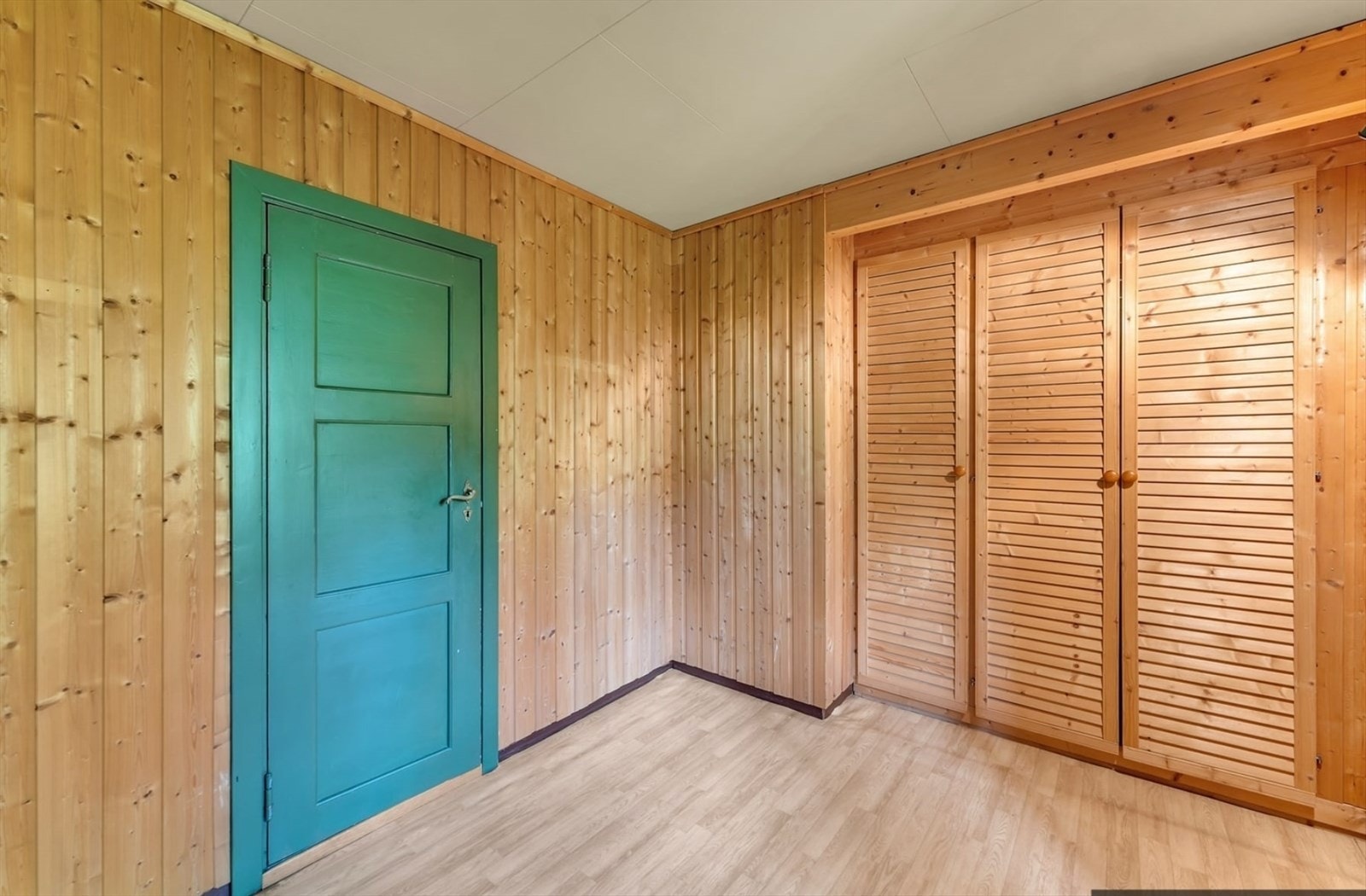 Soverom med garderobeskap. Galleribilde