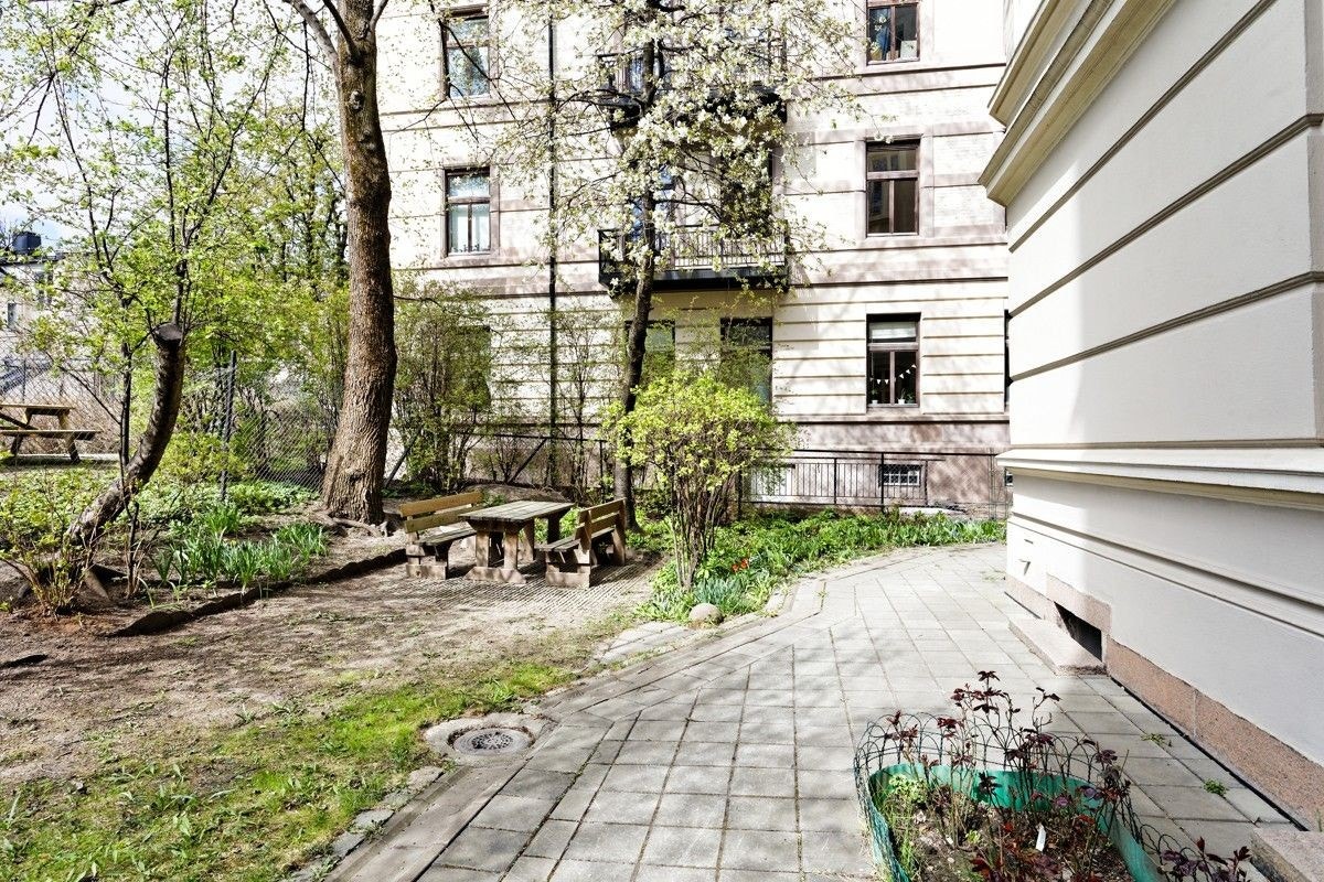 Bakgård Galleribilde
