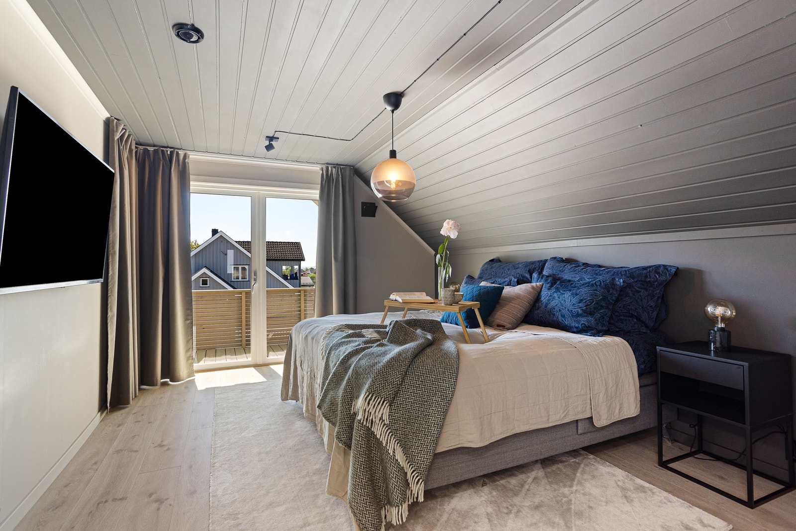 Hovedsoverommet har utgang til en egen balkong på ca. 8 kvm. Galleribilde