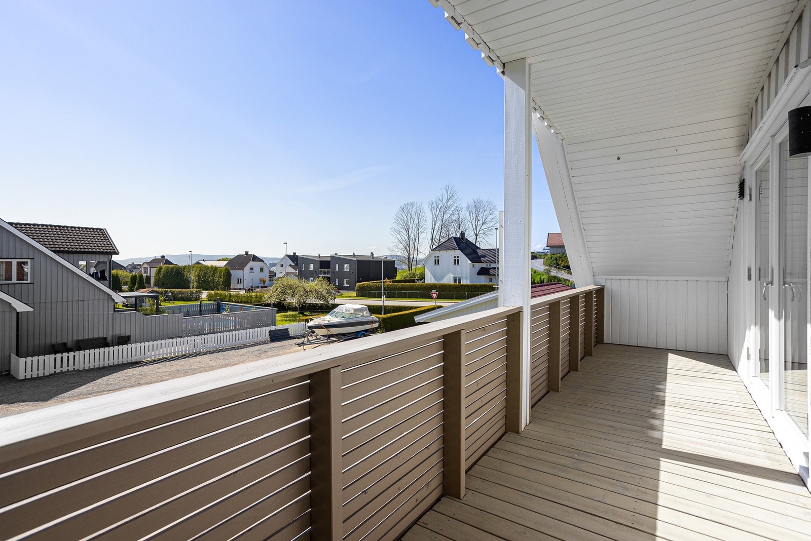 Luftig balkong fra hovedsoverommet. Galleribilde