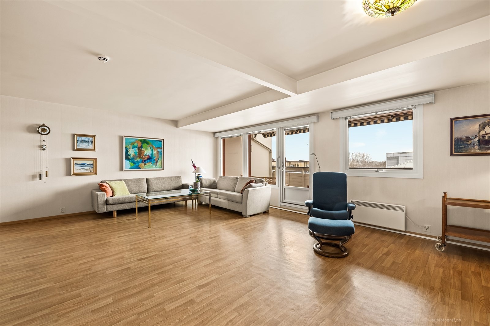 God romslig stue med mulighet for flere møbleringsalternativer. Galleribilde