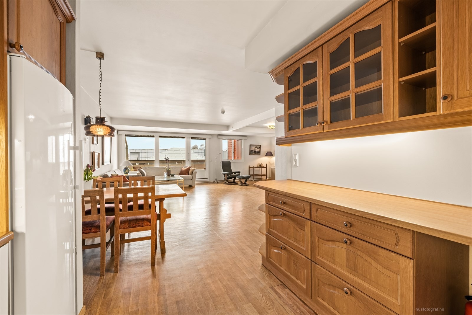 I tilknytning til kjøkkenet er det rom for en hyggelig sittegruppe. Galleribilde
