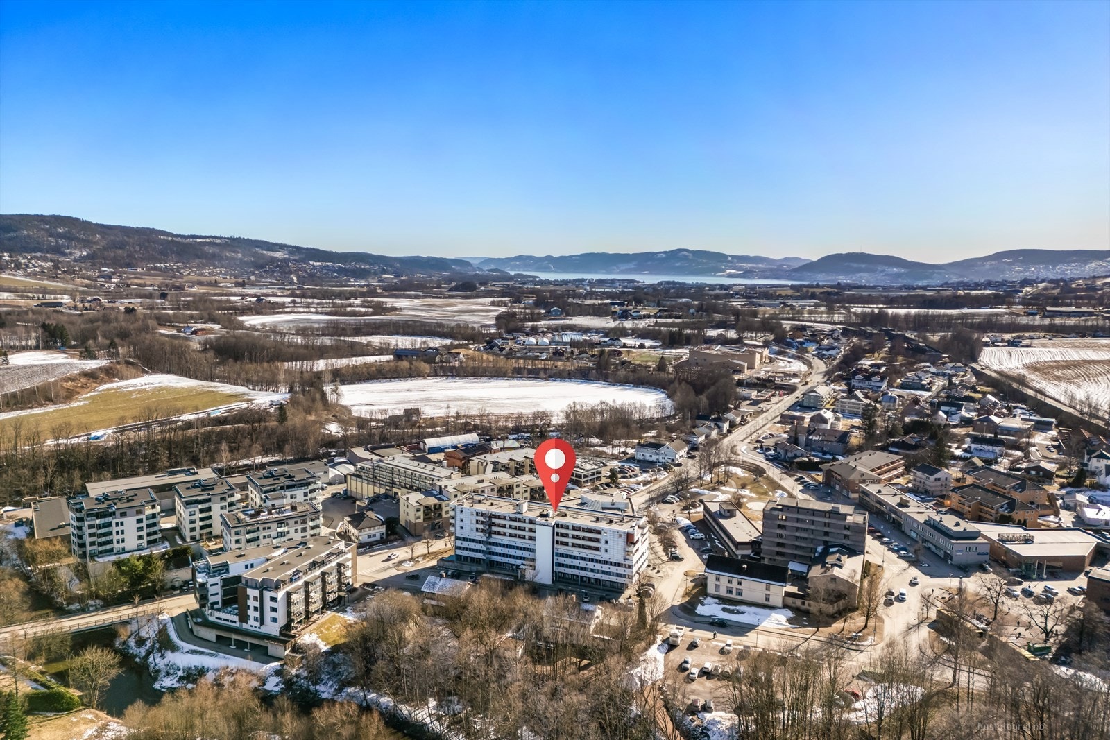 Meget sentral beliggenhet i hjertet av Lierbyen! Galleribilde