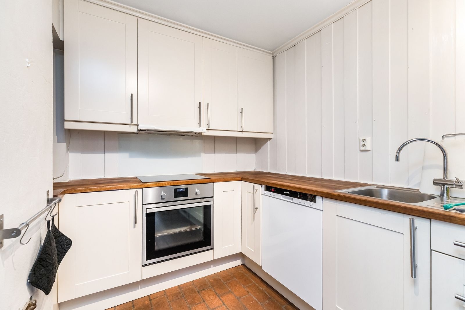 Kjøkken med hvitevarer Galleribilde