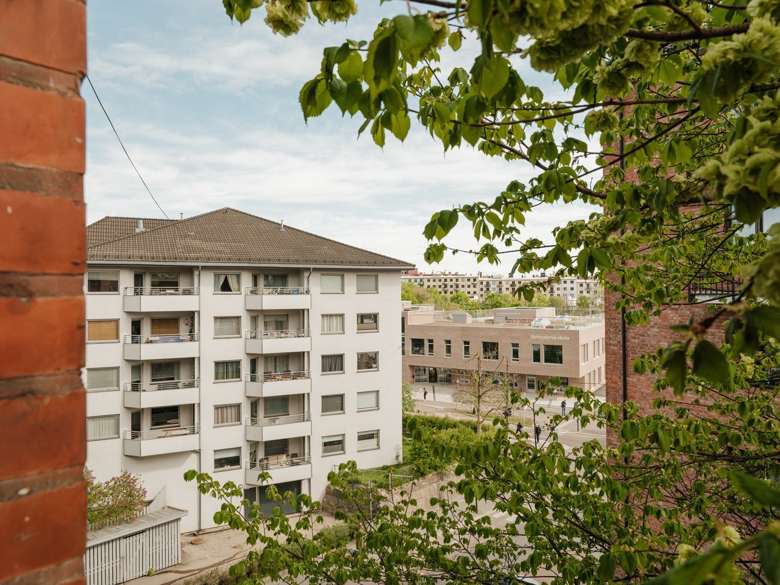 Leiligheten er en hjørneleilighet med relativt fri sikt, uten særlig mye innsyn. Galleribilde