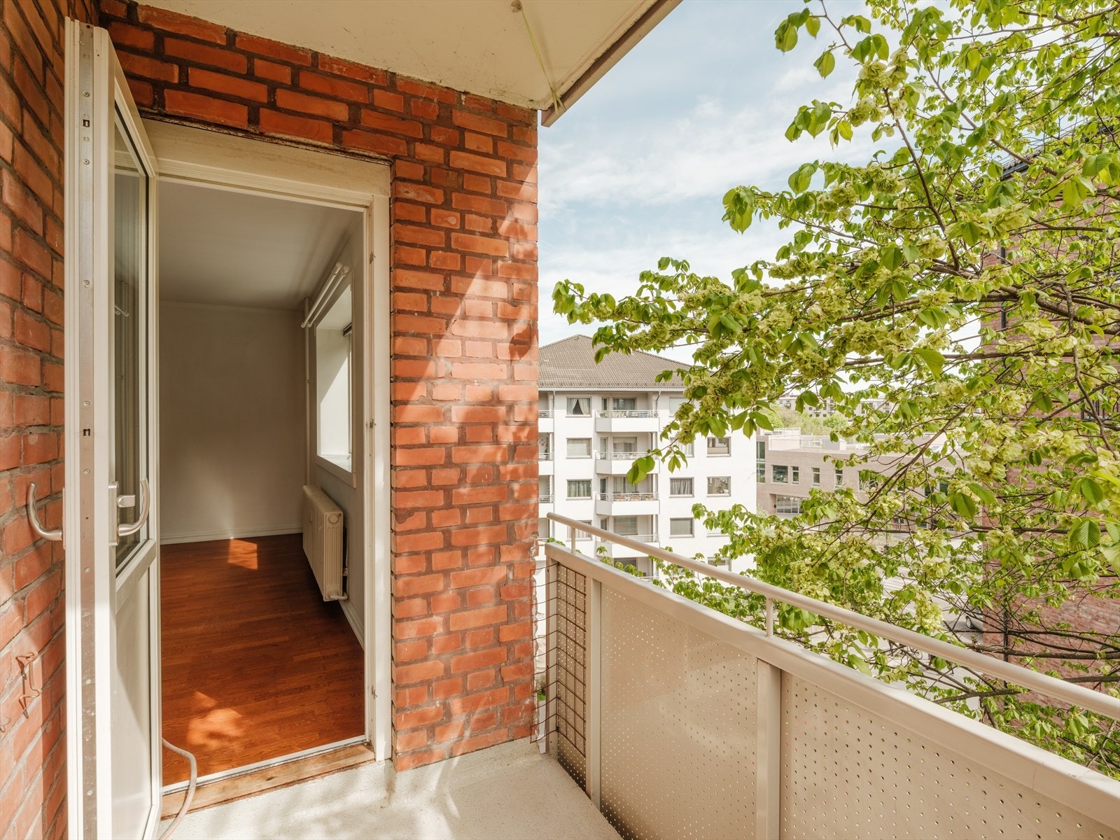 Utgang fra stue til balkong. Galleribilde