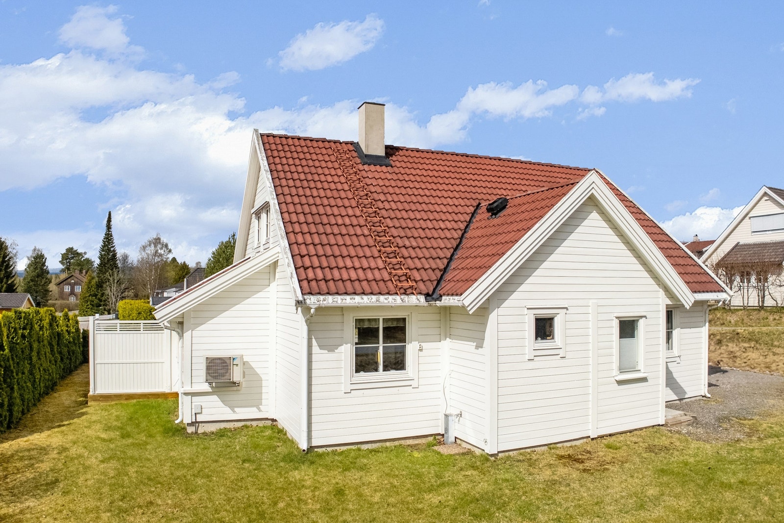 Fasade på øst- og sørsiden av huset Galleribilde