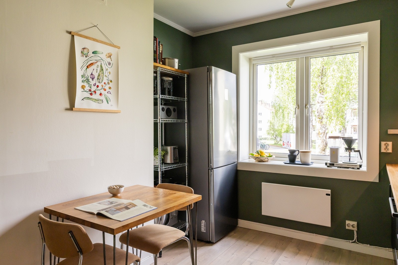 Det er automatisk vannstopper på kjøkkenet og ny varmtvannstank fra 2019. Galleribilde