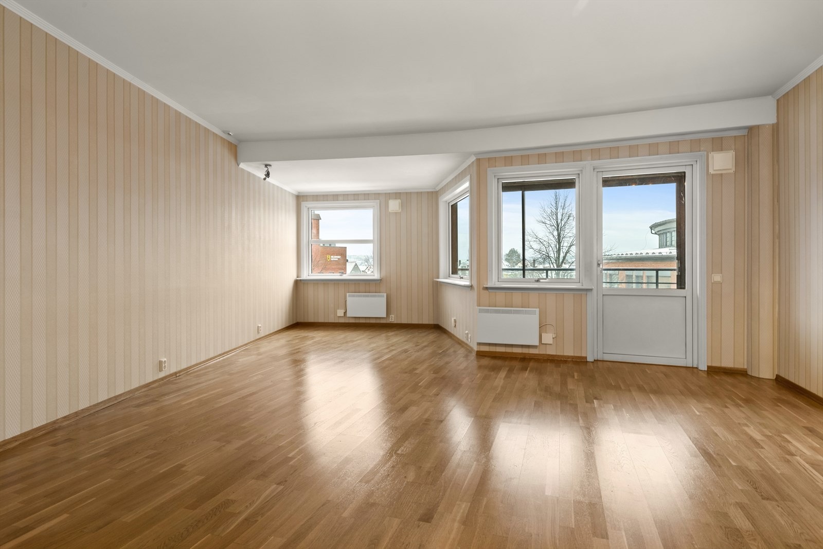 Leiligheten ligger høyt og fint i byggets 3. etasje. og har en spennende planløsning Galleribilde