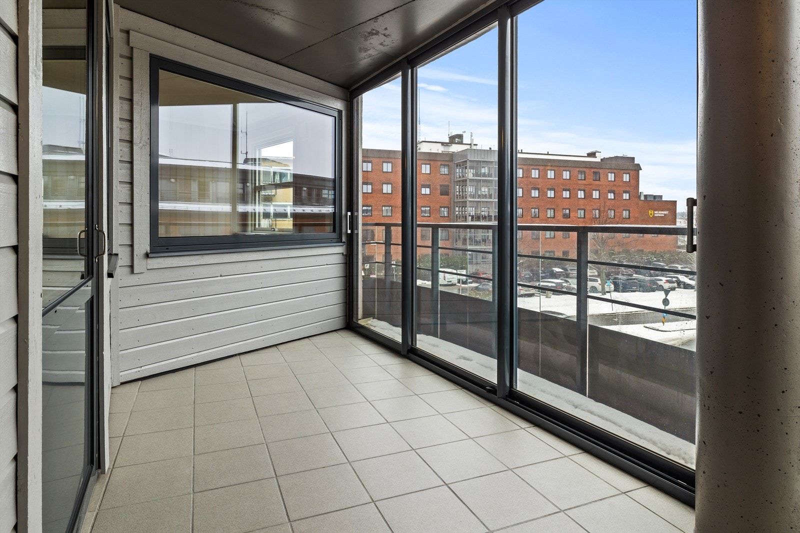 På balkongen er det flere møbleringsmuligheter Galleribilde