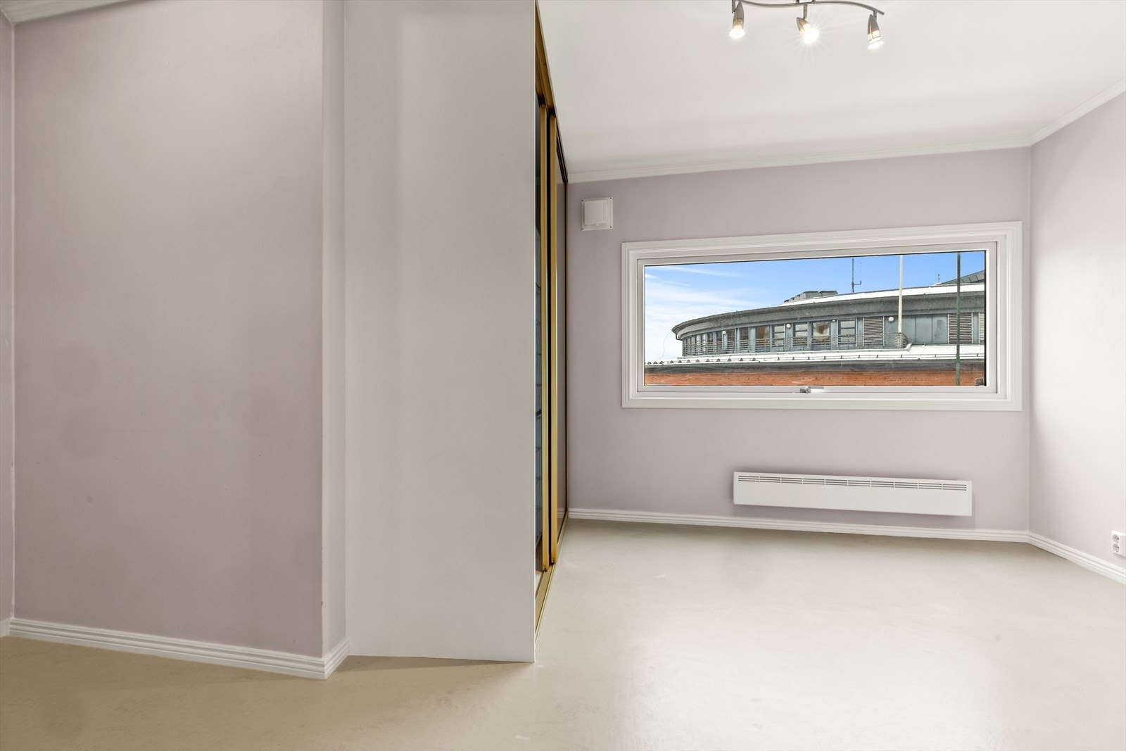 På hovedsoverommet er det blant annet plass til dobbeltseng, hvis ønskelig Galleribilde