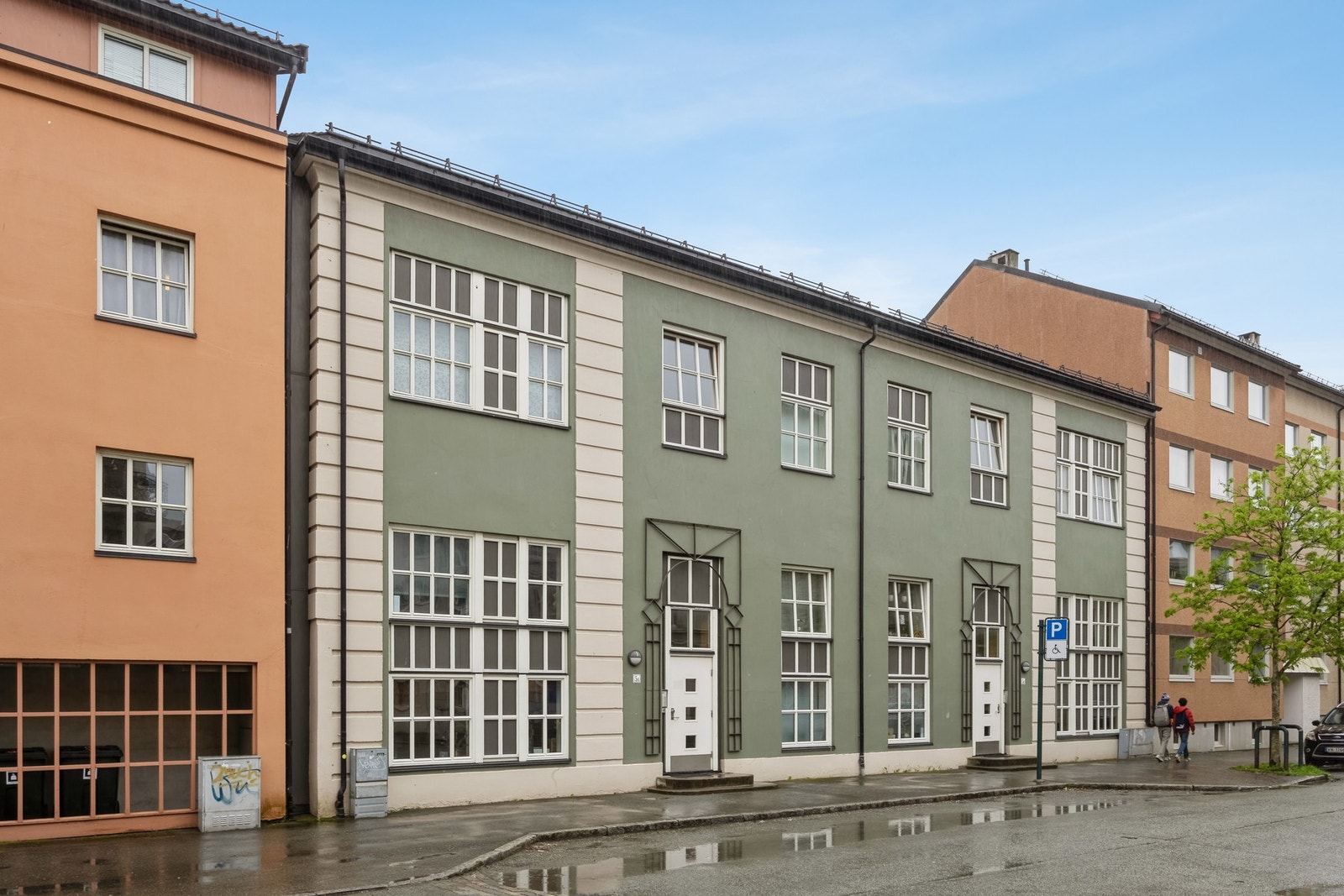 Det er enkel tilgang til bydelens rike utvalg av butikker, restauranter, kaféer og kulturliv. Galleribilde